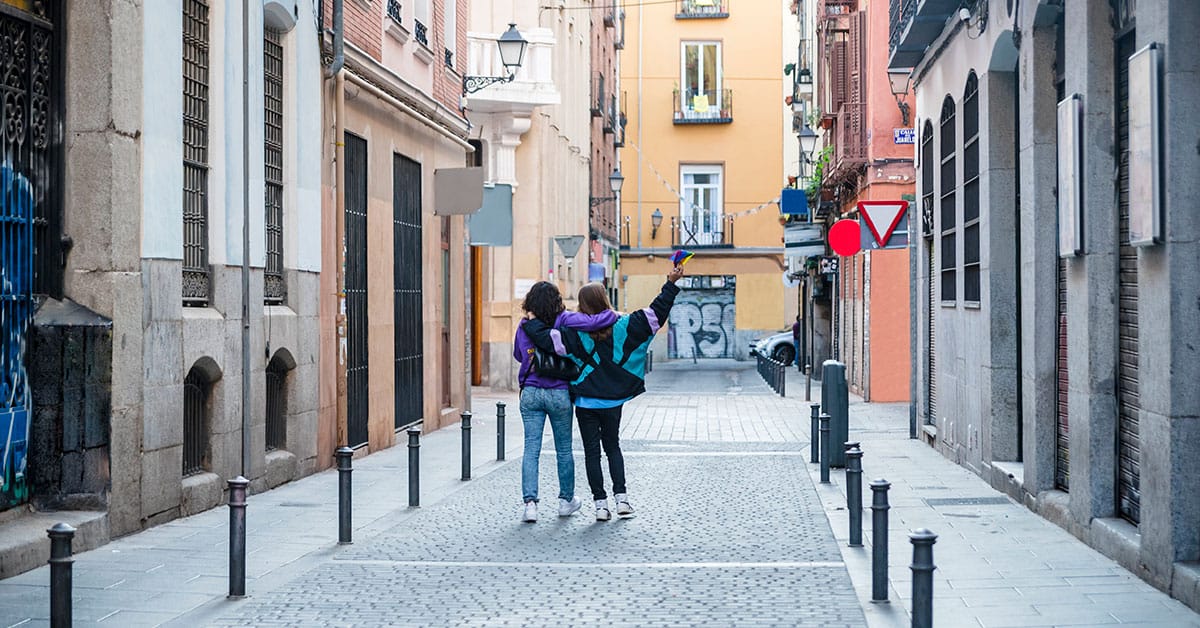 Invertir en locales comerciales vs vivienda residencial: análisis de rentabilidad y comparativa para mejor invertir